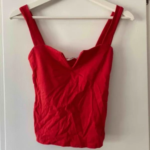  - Oanvänt linne från Pull & Bear, endast 50kr! Betalas med swish och köparen står för frakten 🌸