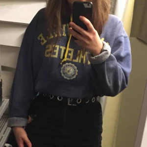 Hoodie - Fin hoodie från mansavdelningen. Sitter snyggt oversized! Väldigt sparsamt använd 