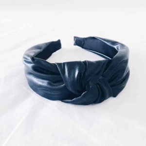  - • läderimitation • nyskick