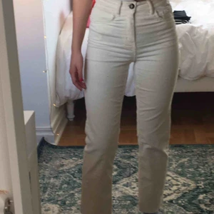  - lite små smutsiga, men inget som syns om man inte letar efter det. 