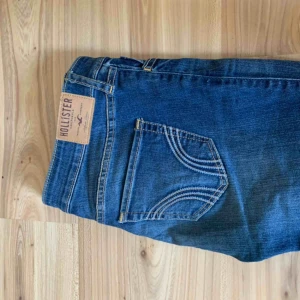  - Jeans från hollister, för små för mig. Strl 24 i midjan och 29 Längd. Låg midja 💖