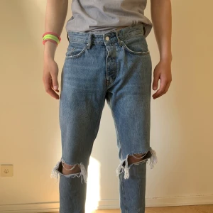 Karve  - Karve jeans i toppskick, sitter som regular.