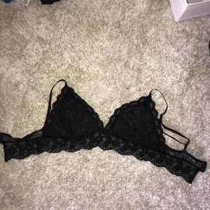 Bralette - Jättefin bralette från zara, aldrig använd då den va för liten :/