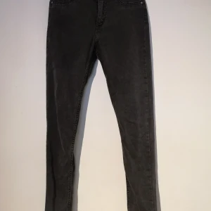 Jeans - Stentvättade jeans, från h&m om ja inte minns fel. Fint skick! 