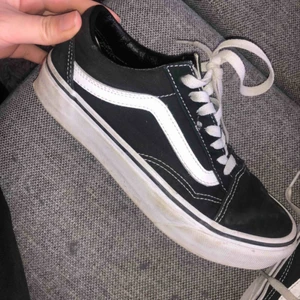  - Vans skor som är för små