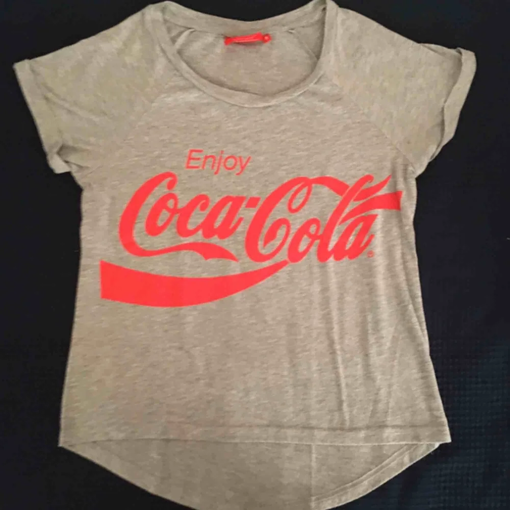 Om du är cola-beroende som jag har varit... så är det här plagget för dig👍. T-shirts.