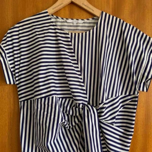  - Fin randig blus/tröja. Kan mötas i Uppsala eller frakta. Hör av dig för fler bilder eller frågor 🥰