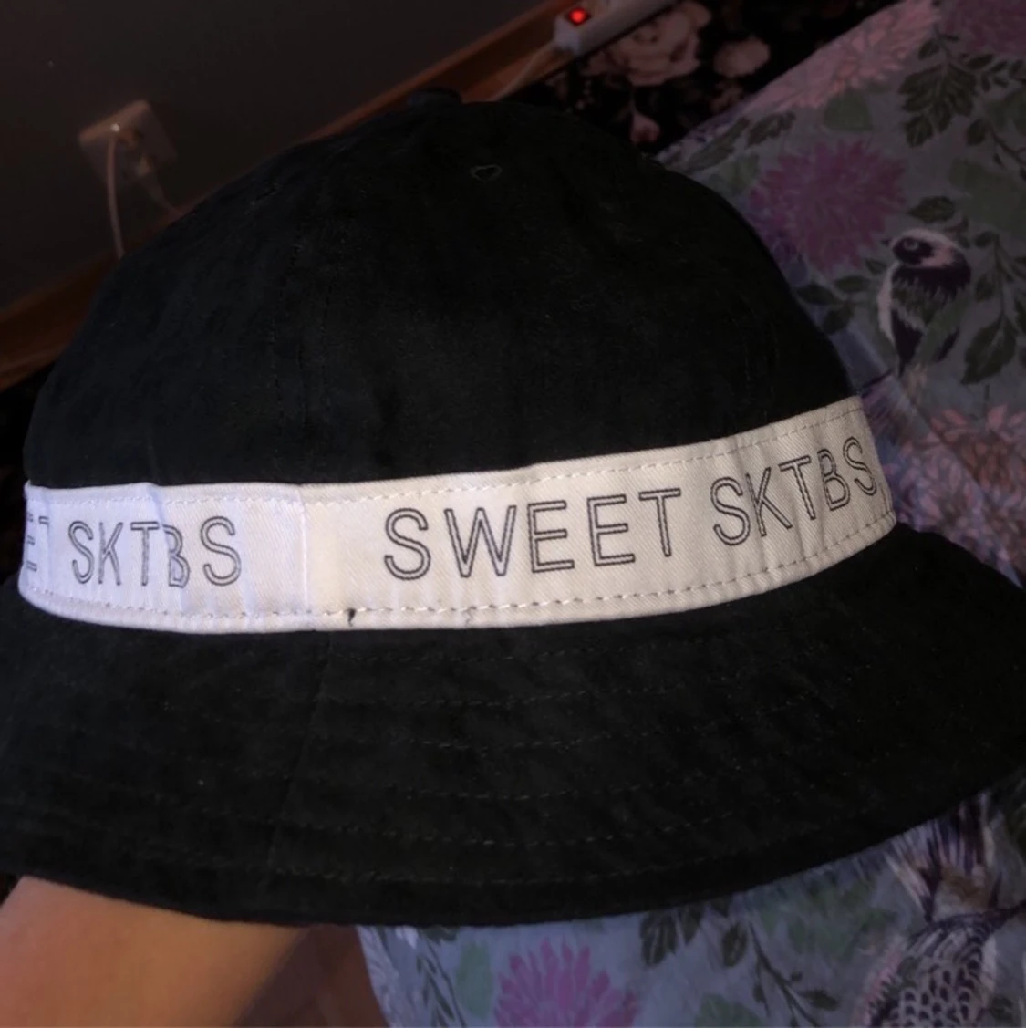 Sweet sktbs bucket hat