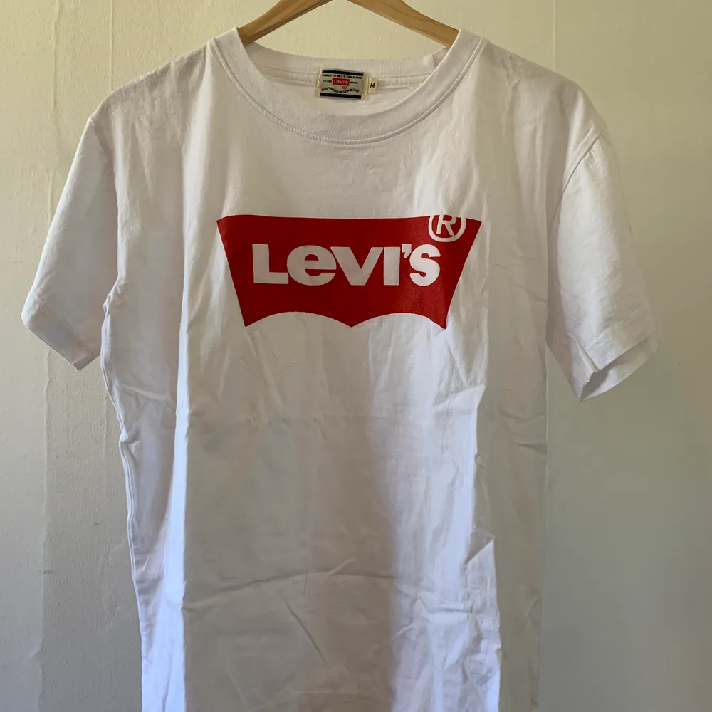 Fake Levis, aldrig använd. T-shirts.