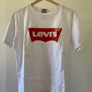 T-shirt - Fake Levis, aldrig använd
