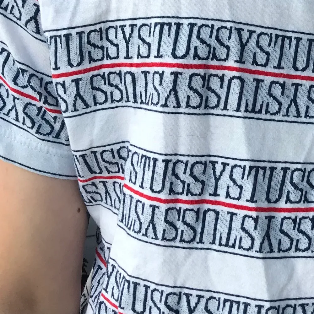T-shirt från stussy!!. T-shirts.