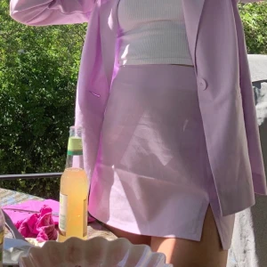 Kjol med slits - Lila kjol med slits 