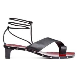 Säljer ett par super snygga sandaler från H&M studio i storlek 37.  Köpare står för frakt