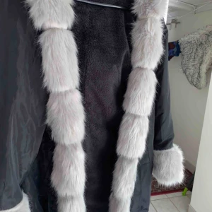 Jacka  - Aldrig använd, väldigt fin och skön jacka. går ner i pris vid snabbaffär! Vid frågor skriv privat