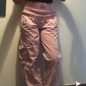 rosa cargo byxor - aldrig använt  bara provat köparen står för frakt:)