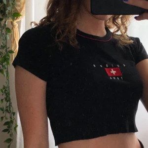 Topp - Topp från brandy melville, onesize-storlek. Köparen står för frakt💗högsta bud = 95kr + frakt!