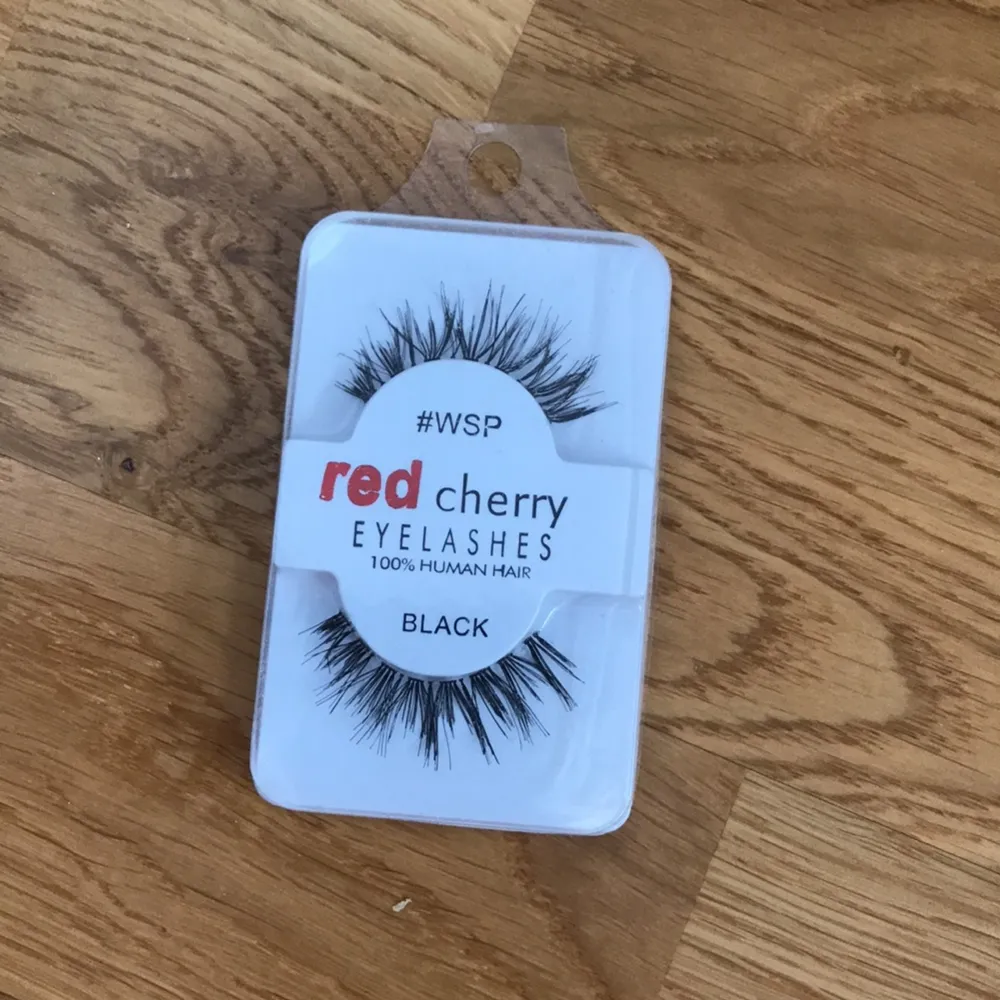 Oanvända lösögonfransar (fake red cherry). Övrigt.