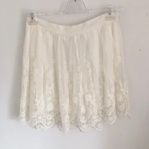  - Spets kjol från zara  Använd 1 gång   