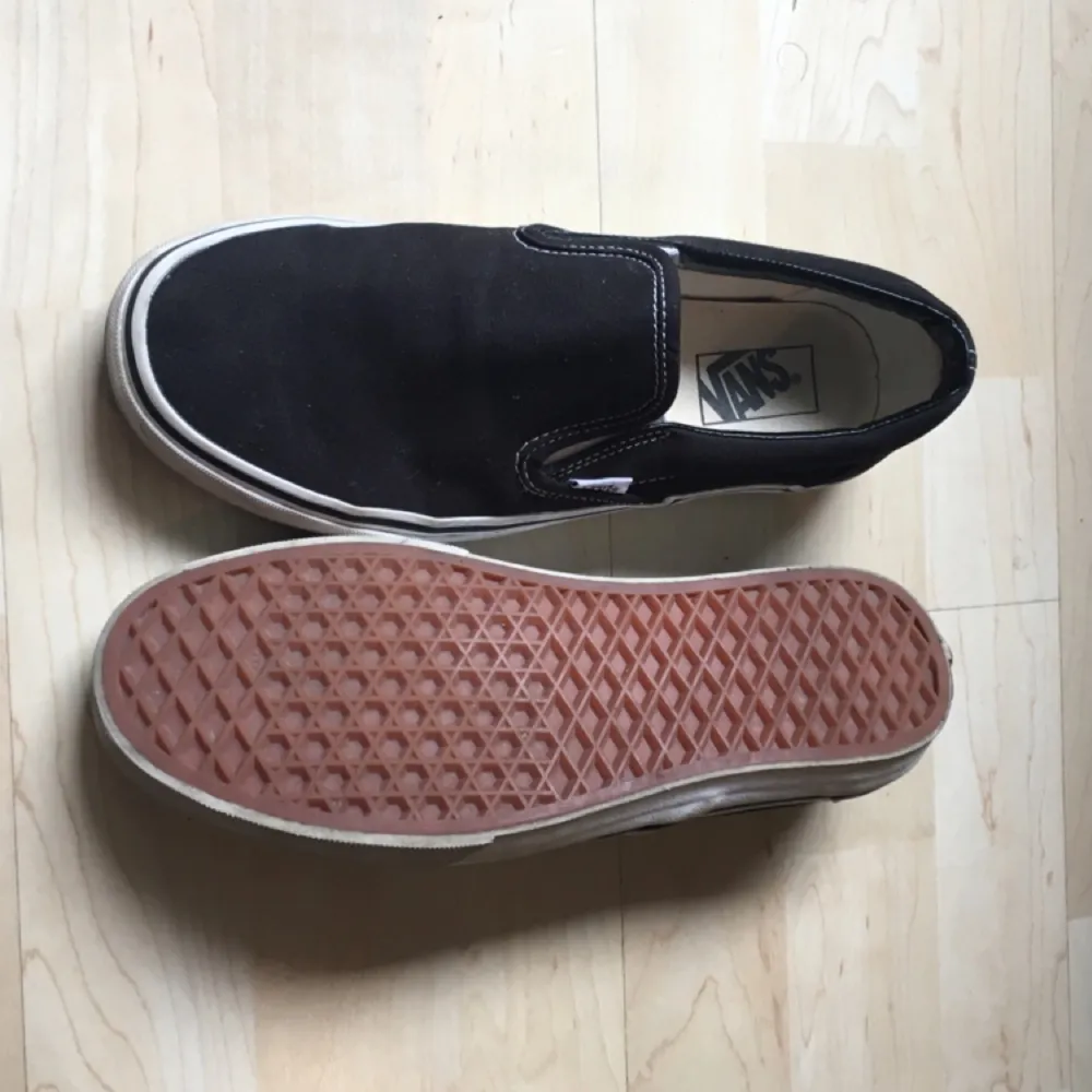 Vans strl 40 (liten i storleken, snarare 39!!). Skor.