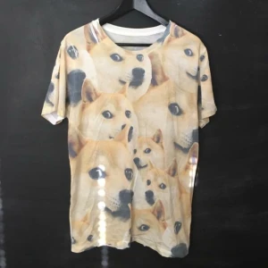 - Doge tshirt. Använd, i bra skick. Kan skickas