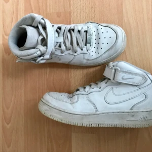  - Nike Air Force 1. Bra skick! 🌸