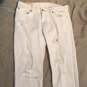 Ralph lauren jeans med snygg slitning, i en baggy modell. Super snyggt till sommaren! 