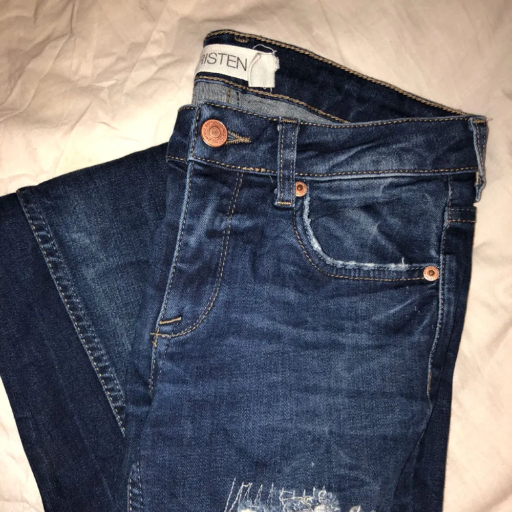 Jeans från Gina köpta för ett par år sedan. Använda fåtal gånger. Idag för små därav säljes de!! Frakt står du för själv!❤️😘😘. Jeans & Byxor.