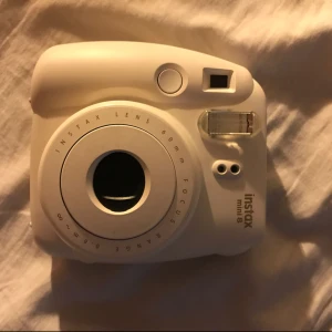  -  Vit instax mini köpt från mediamarkt
