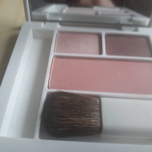  - Duo ögonskugga och rouge från clinique. Som nytt! Testad en gång . Rosewine 