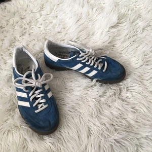  - Adidas dojjer, superbekväma å supersnabba! Det står namn i skorna men annars i gott skick.