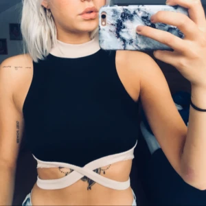  - Crop top