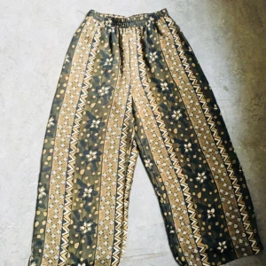  - Riktiga kalasbyxor från Beyond retro. Väldigt luftiga, tunna och sköna. Aldrig använda av mig.