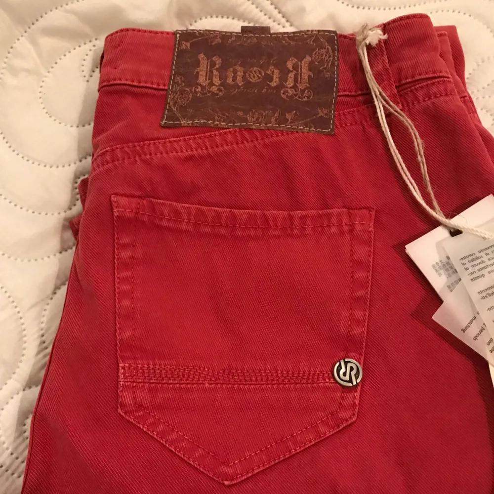 Ra-Re nya jeans light red  Skickar kostar 45kr eller hämta i Majorna Gbg . Jeans & Byxor.