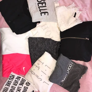  - Jag tänkte sälja lite kläder, detta är en massa kläder i XS, inget fel på något utav plaggen. Skriv gärna till mig om du vill se något utan plaggen lite närmare så enas vi om ett pris. Swish eller kontanter tar jag emot. Skriv till mig på 072-7101043. Ha en bra dag:)