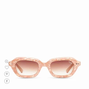  - Snygga, ljusrosa solglasögon från Quay Australia. Inköpta i februari, aldrig använda.