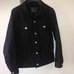  - Jeansjacka bra skick! Köparen står för frakt ev möras upp i malmö