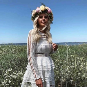  - Denna så fina röda klänningen från Linn Ahlborgs kollektion med NA-KD. Fatta denna en sen kväll i sommar 💞🌞🍾🦋