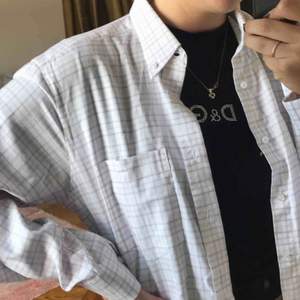 Oversize lilarutig lång skjorta 🌹Står ingen storlek men den e rätt stor 🌹