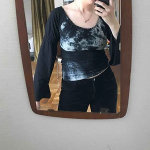  - Topp med vida armar och batikmönster på framsidan 🌹Från humana, aldrig använd 🌹väldigt fint skick!