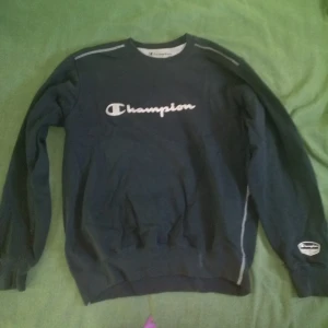  - Äkta 90s! Marinblå och rätt använd. 