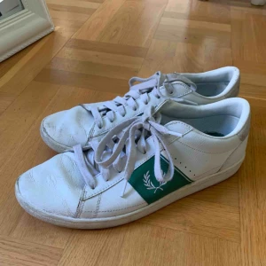  - 👟Fred Perry skor!👟150 kr. Storlek: 45. Finns att prova eller hämta i Lund eller Malmö i Skåne, annars ingår frakt💖