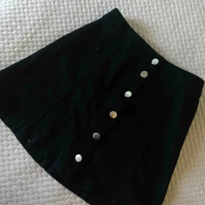  - Extremt snygg jeans kjol som aldrig är använd🌹