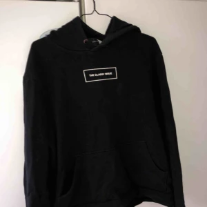  - Hoodie från the classy issue. Storlek L men liten i storlek. 