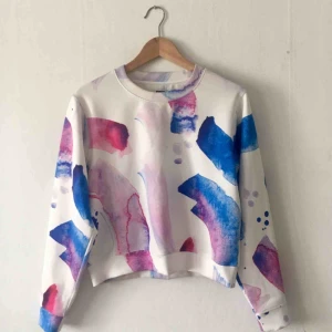  - Super fräsch tröja ifrån Weekday. Aldrig använd, i Perfekt skick.   Finns att hämta i Hammarbyhöjden eller skickas mot betalning. 