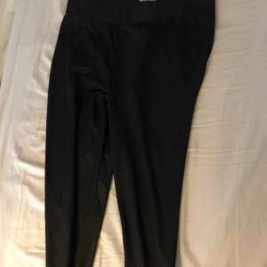  - Skinntights från Gina tricot, använda 2ggr max! Nypris 199kr