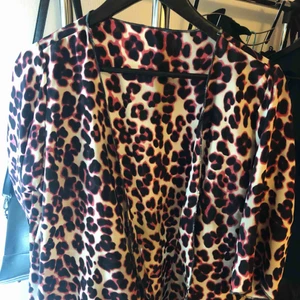  - Silk kimono  Great for summer🌸 Size: small/medium  Color: leopard print, black/pink/white| used once|great condition🤩