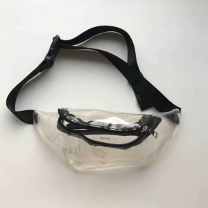  - Har en till! Supernajs transparent funnypack med extra ficka invändigt. Fraktar spårbart för 63 kr eller möter upp i centrala GBG! 