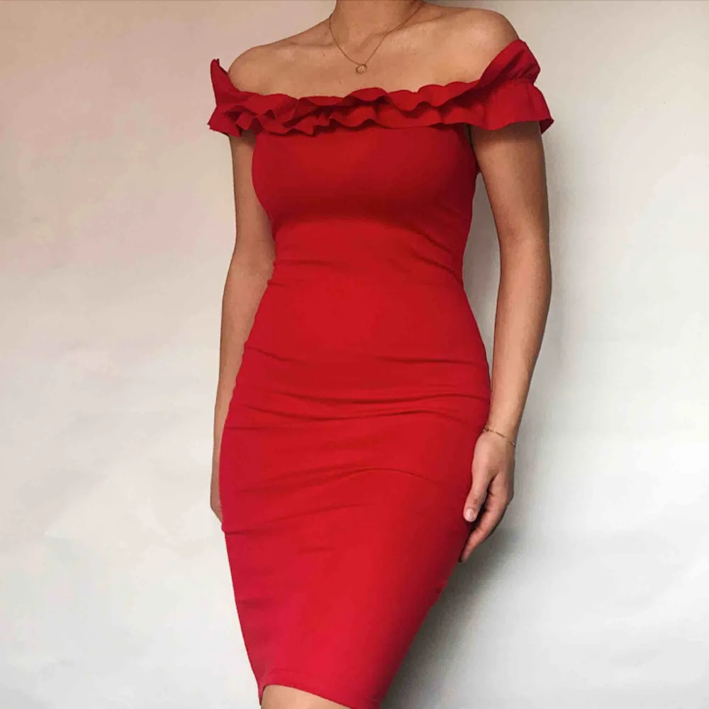 Zara dreamy röd klänning ✨ Frakt 35kr . Klänningar.