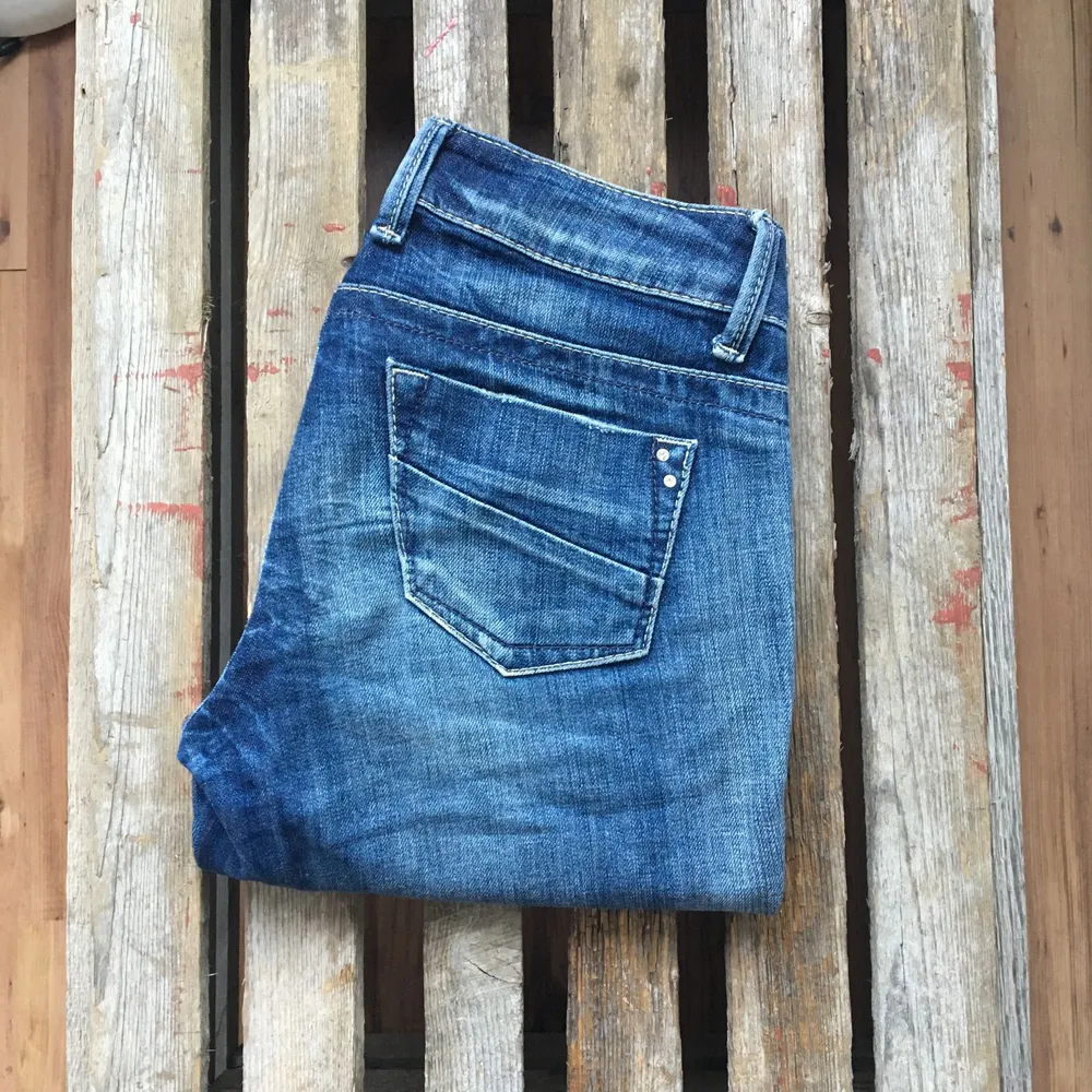 Fina jeansbyxor från benetton. Sparsamt använda.. Jeans & Byxor.