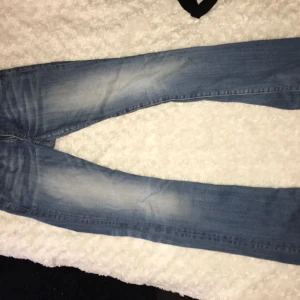  - Skitsnygga Crocker bootcut jeans från JC! I gott skick. Waist 27! :)